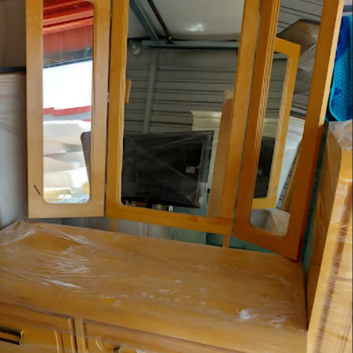 Wooden Dresser Set with Mirror