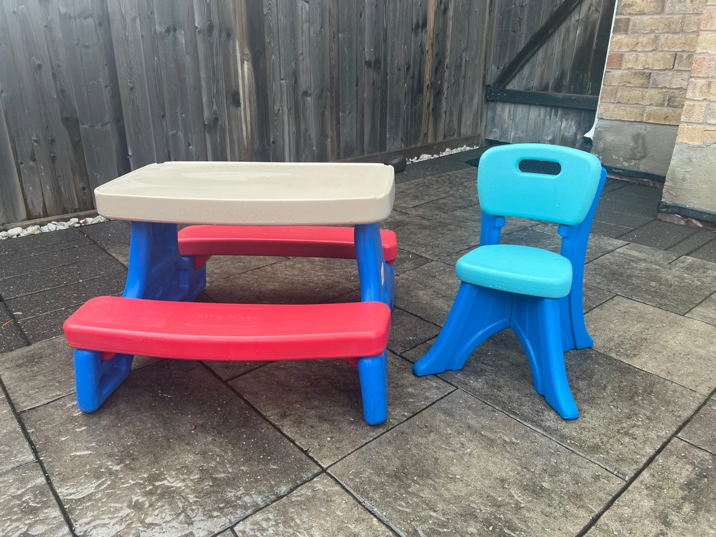Little Tikes Picnic Table and Chair Set