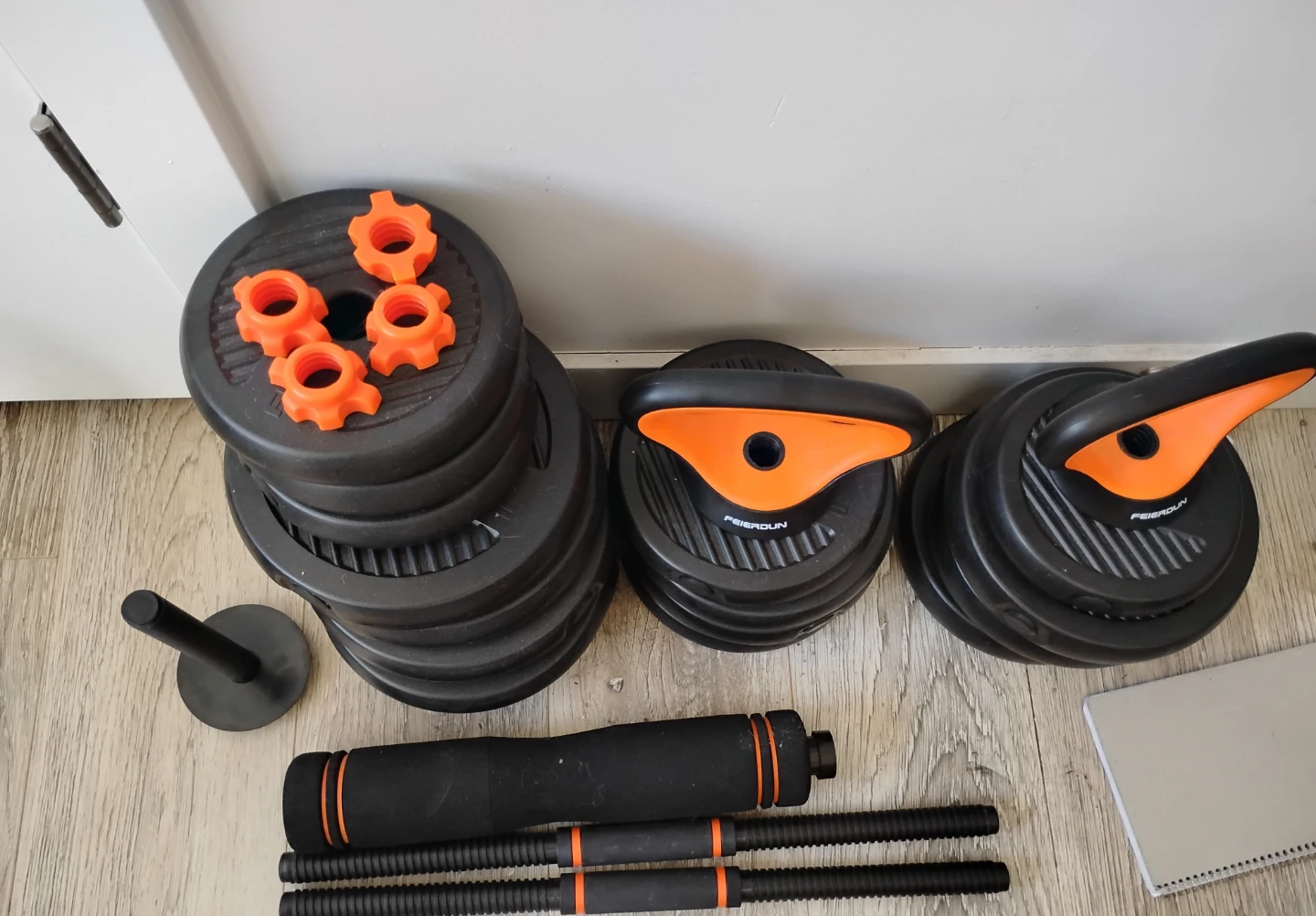 Adjustable Dumbbell Set with Weight Plates