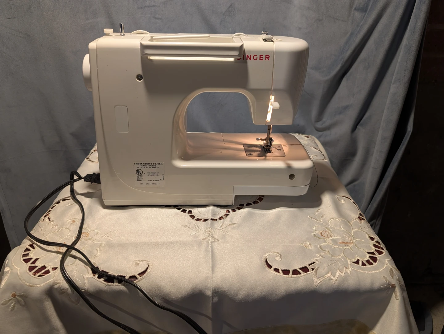 Singer Sewing Machine Model 1507 - photo 2