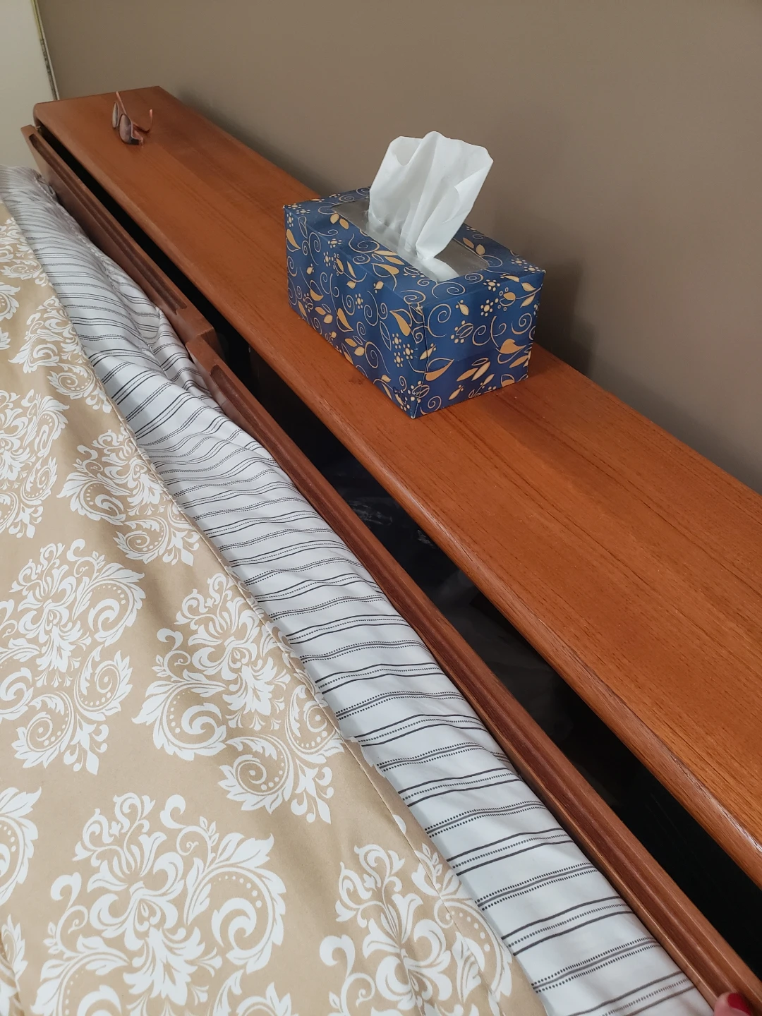 Wood Queen Bedroom set - photo 4