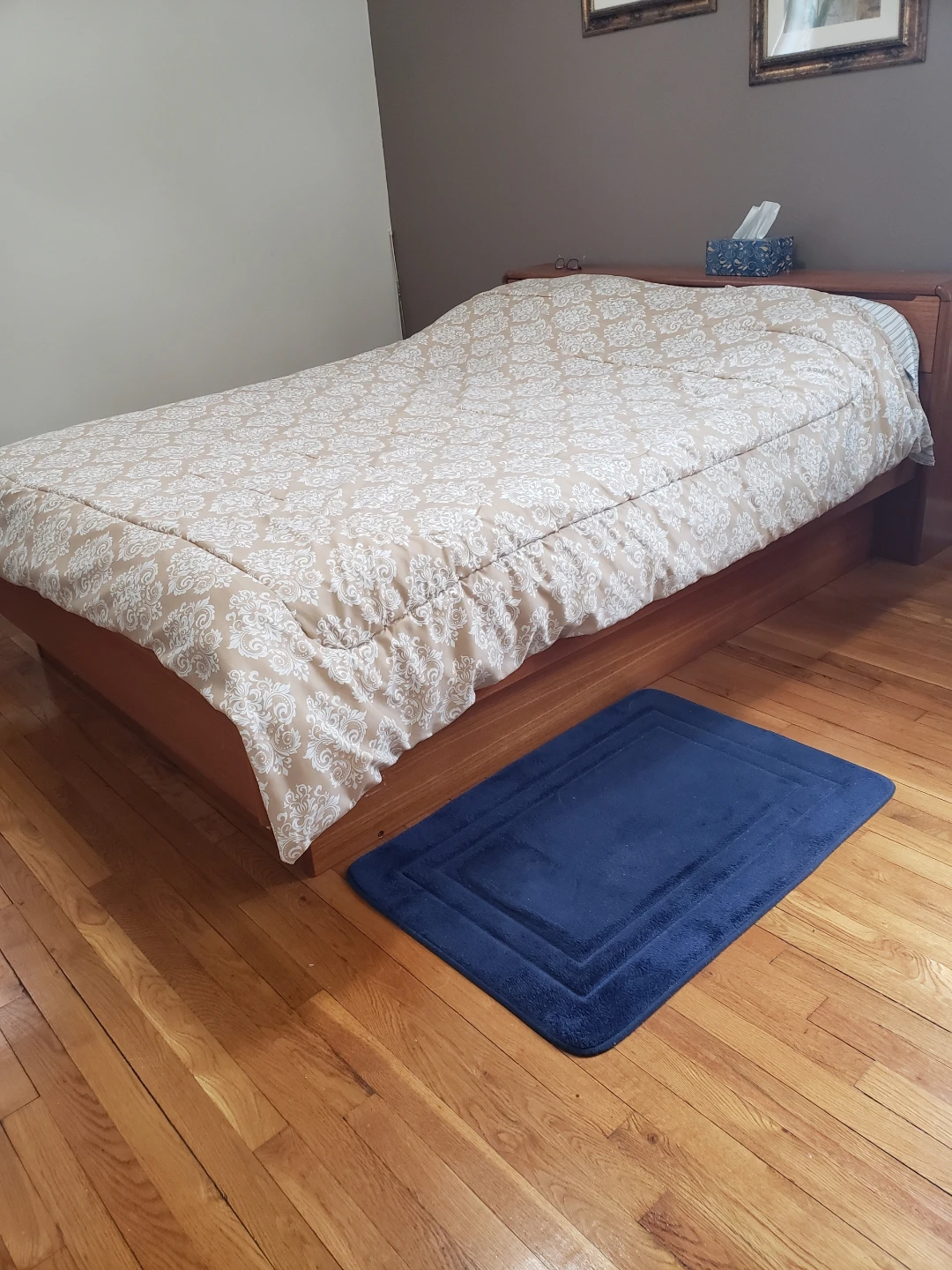 Wood Queen Bedroom set - photo 5