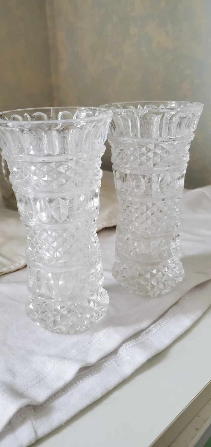Pair of Clear Glass Vases - photo 2