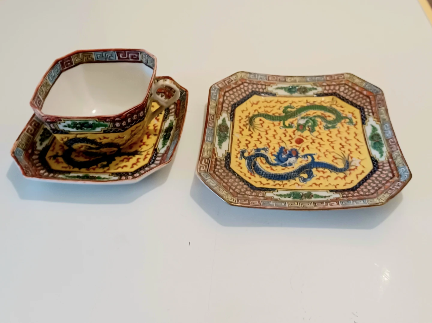 Antique Double Dragon  Famille Jaune Porcelain Set of 3 - photo 2