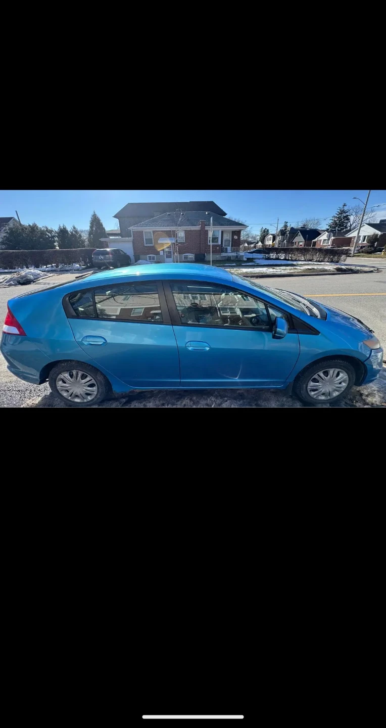 Blue Honda Insight Hybrid - photo 2