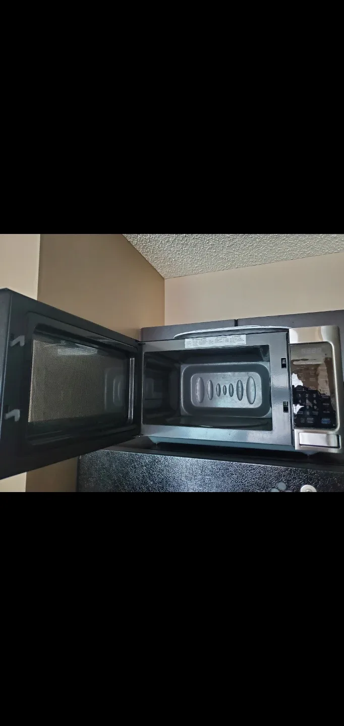 LG Stainless Steel Microwave Oven - photo 3