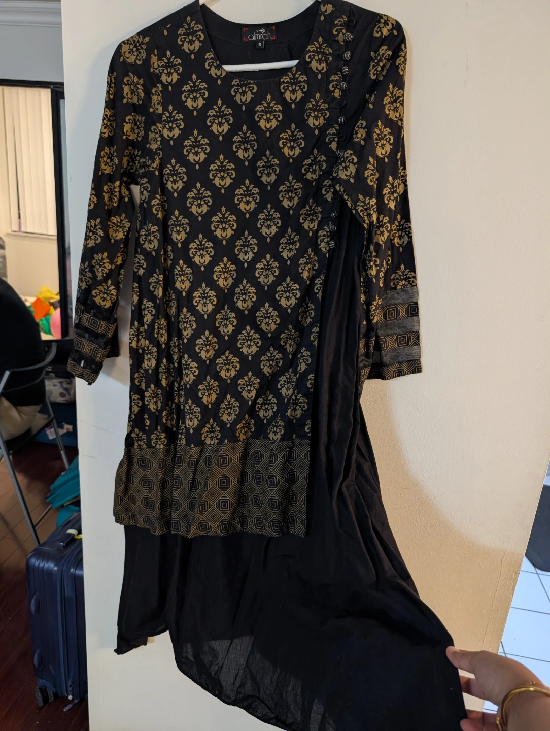 Almirah Black & Gold Print Kurti - Size S - photo 4
