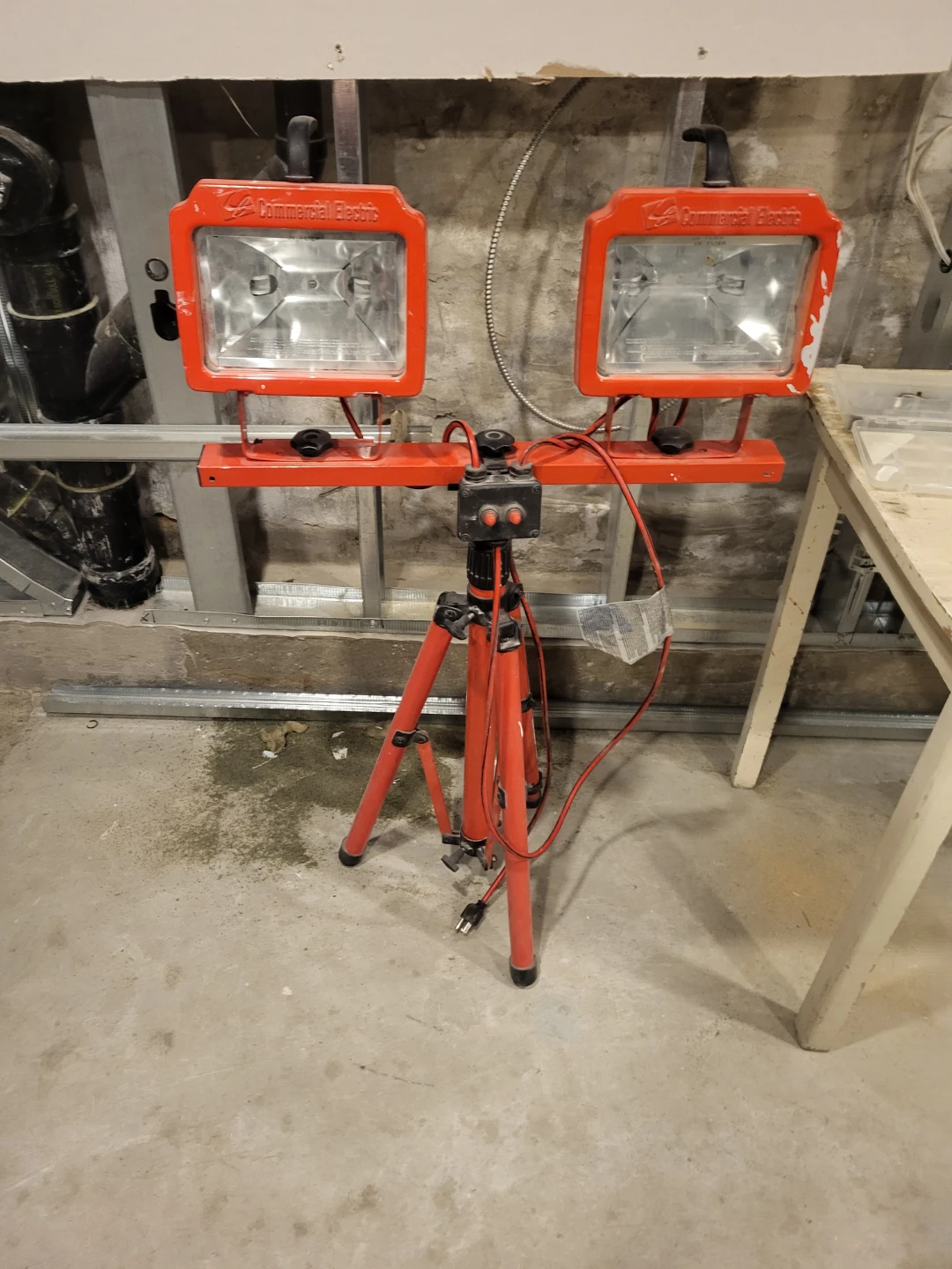 Commercial Electric Twin Head Work Light on Tripod - photo 2