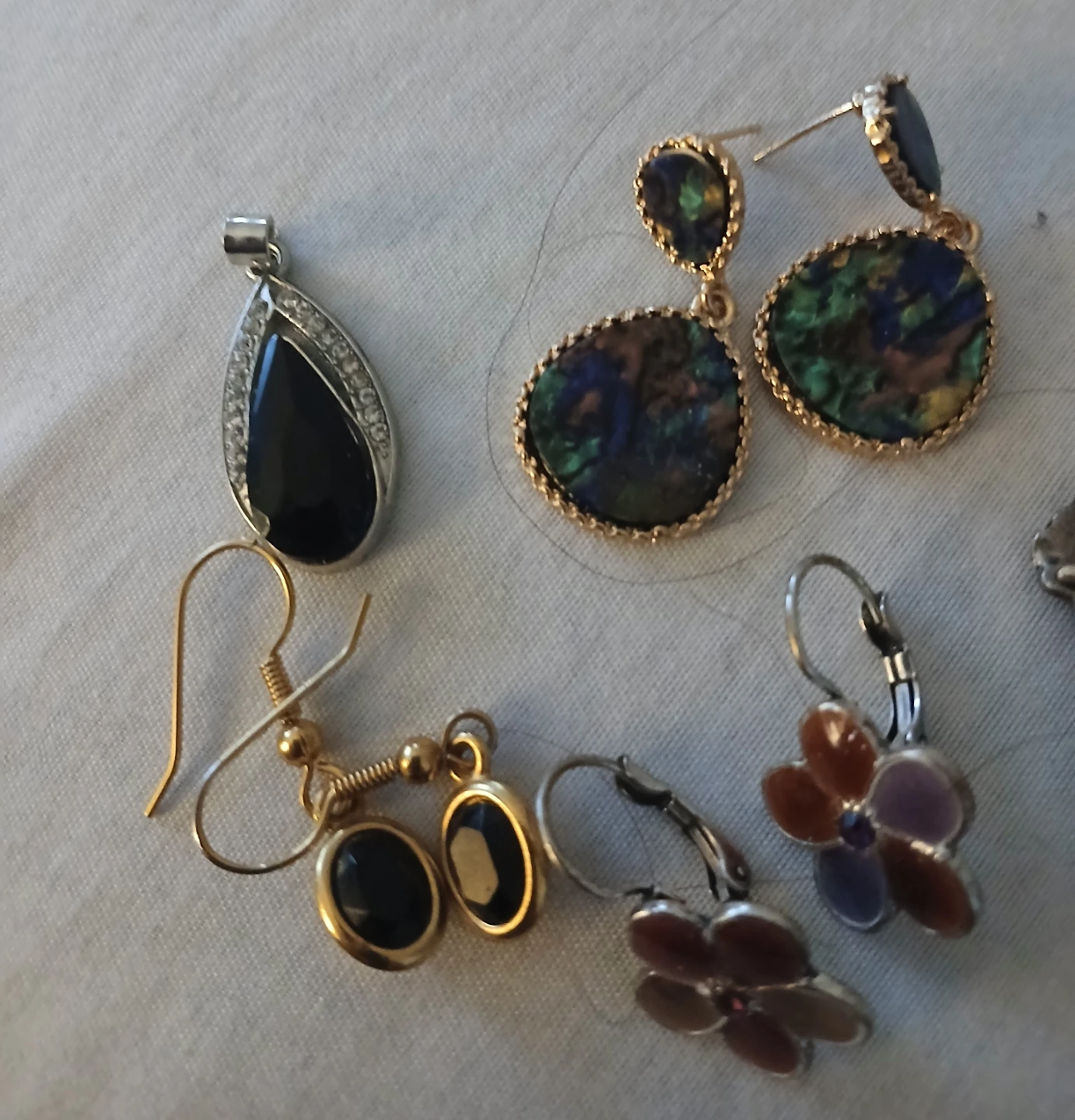 Assorted Earrings and Pendant Collection - photo 5