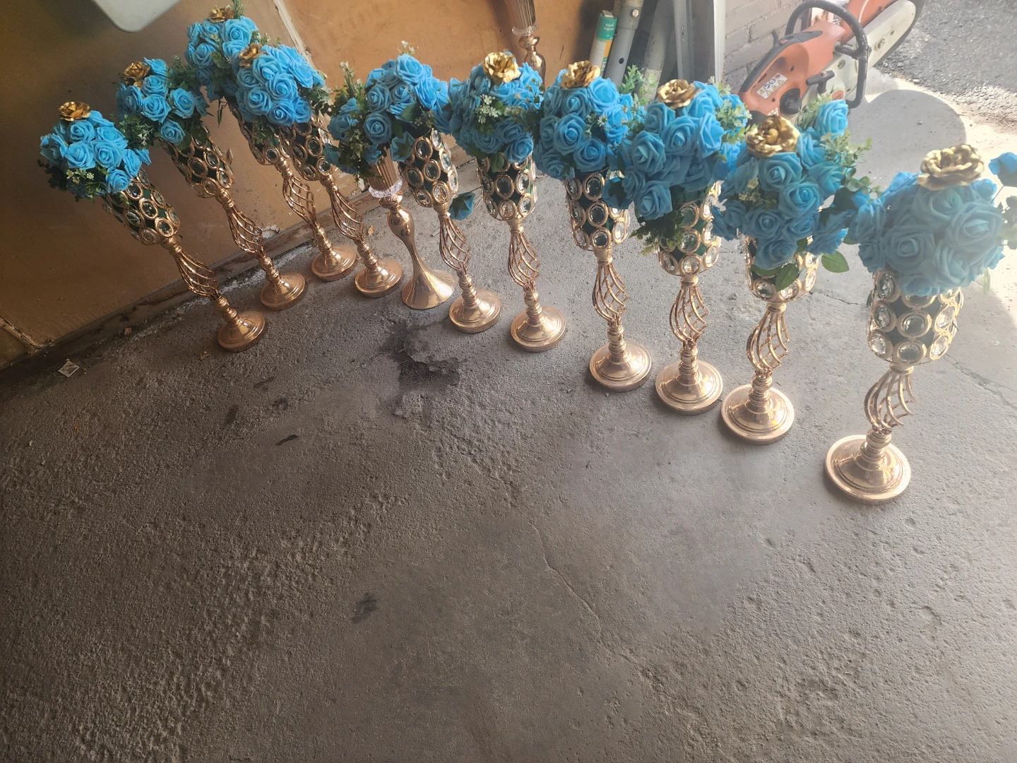 Set of 10 Gold Flower Vases with Blue Roses - photo 3