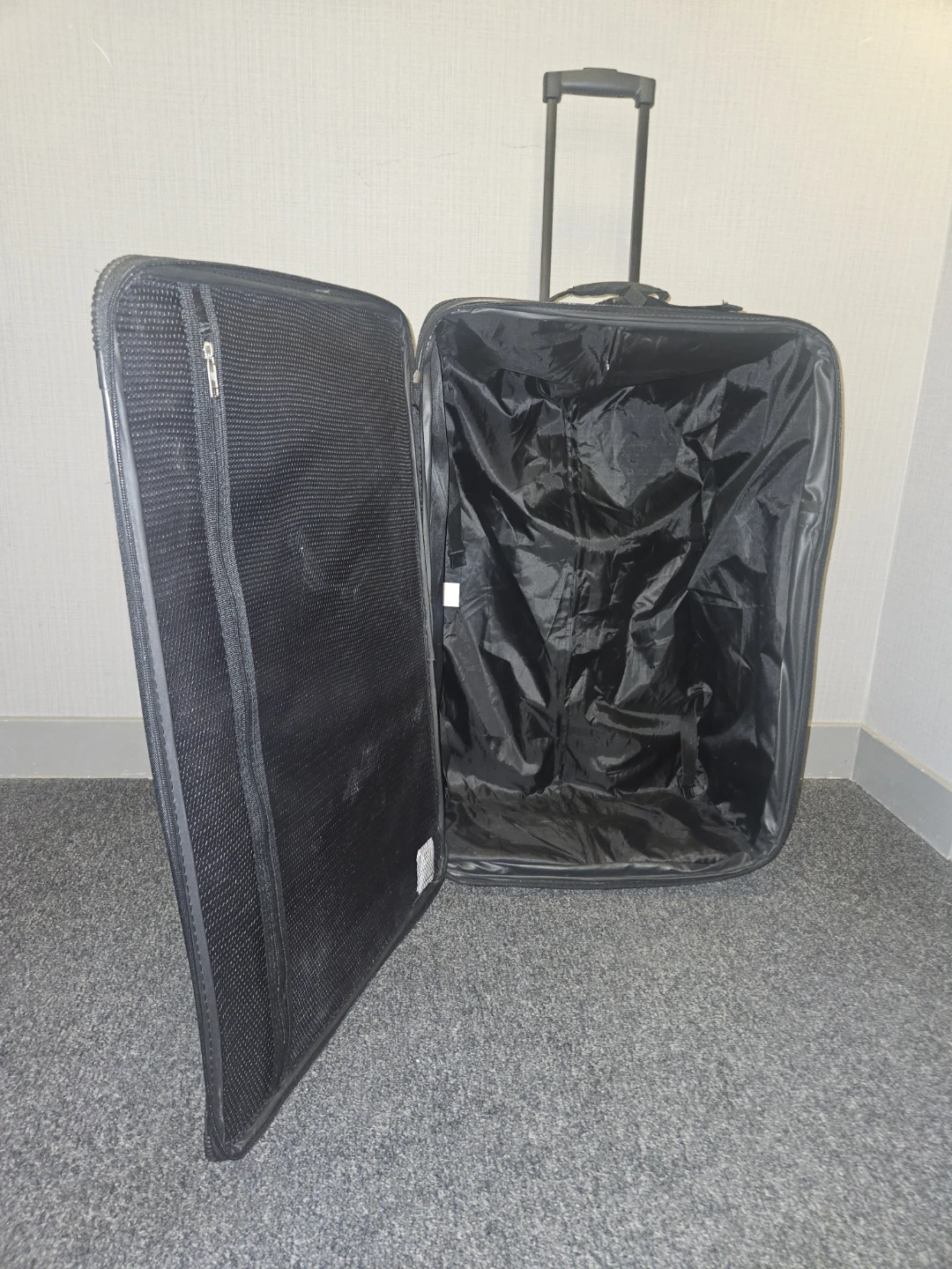 American Tourister Black Rolling Suitcase - photo 2