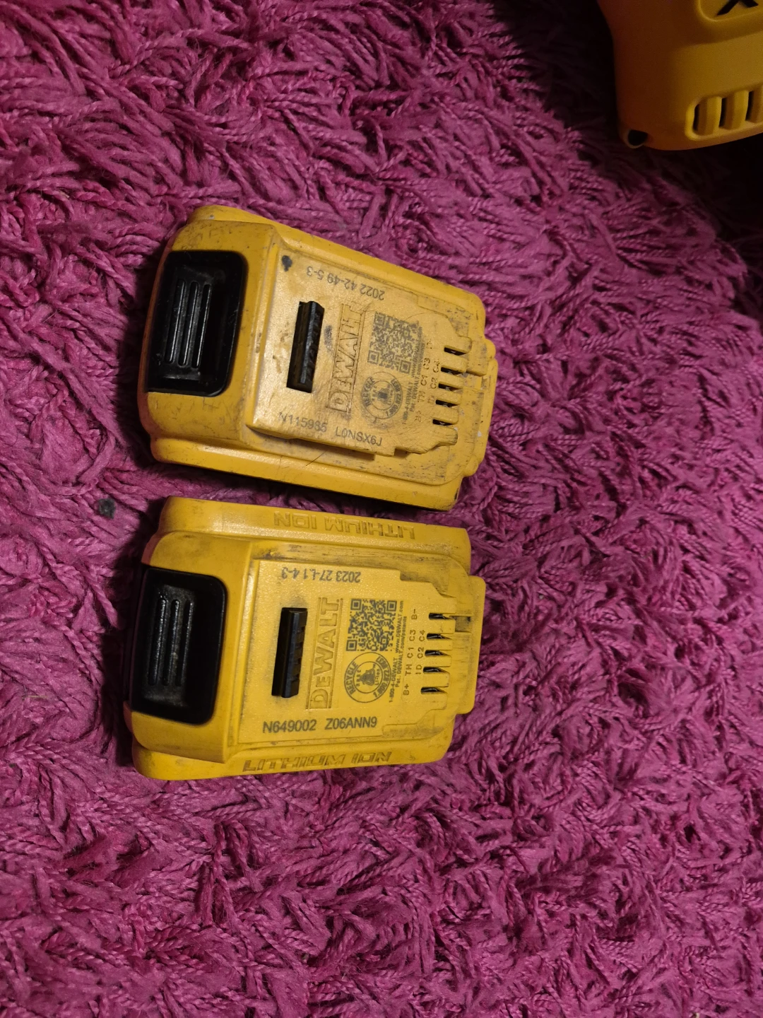 2x DeWalt Lithium Ion Battery Packs