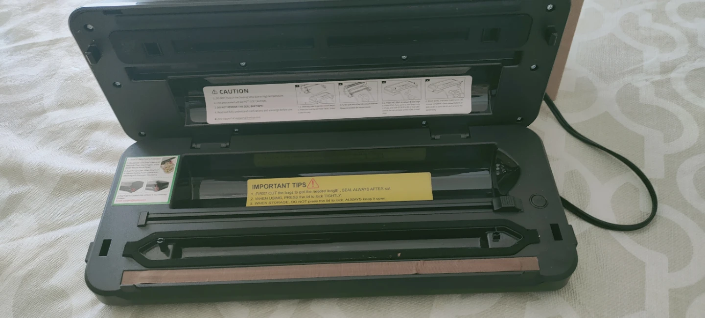 HODAY VS6603 Food Vacuum Sealer Machine with Rolls - photo 3