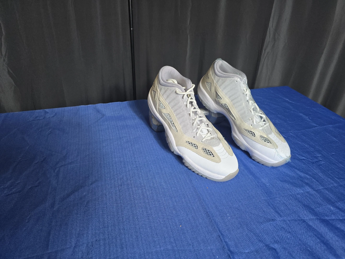 Air Jordan 11 Low Retro IE
