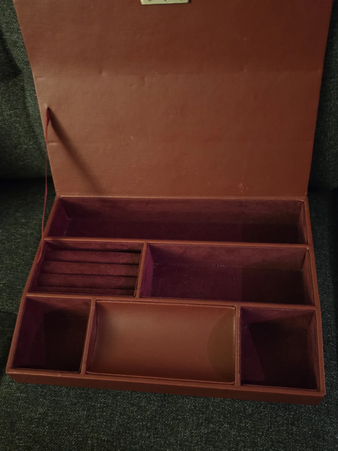 Vintage Faux Leather Jewelry Box with Rose Embossing - photo 2
