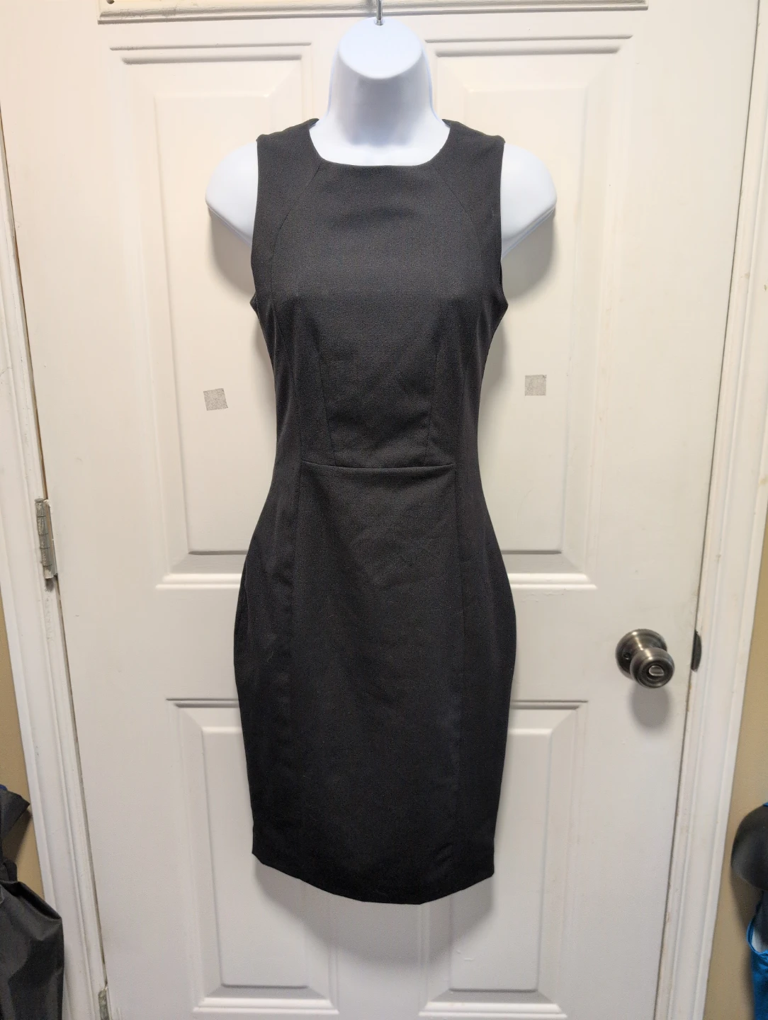 Black Sleeveless Sheath Dress