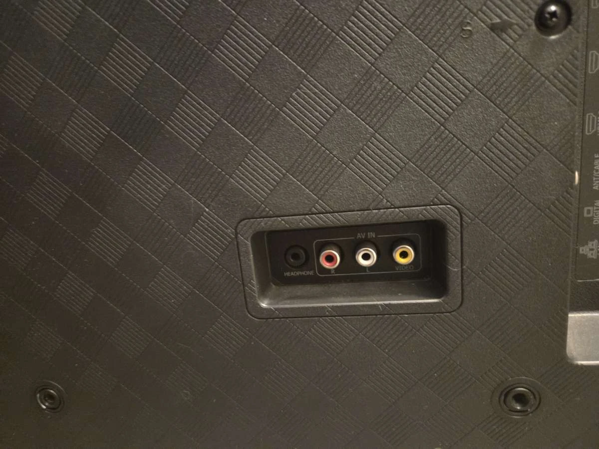 Smart TV with broken screen and no feet - photo 2