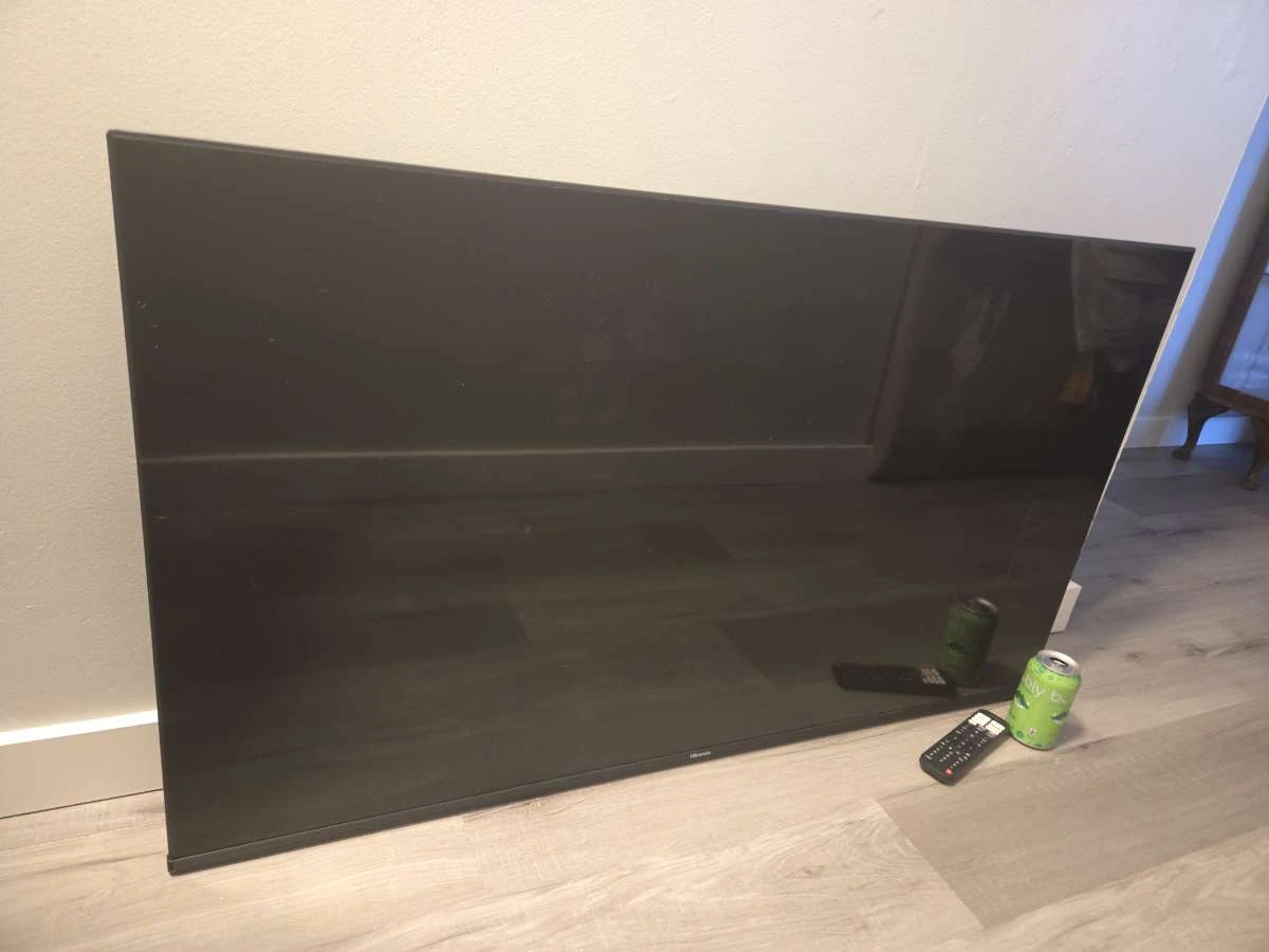 Smart TV with broken screen and no feet