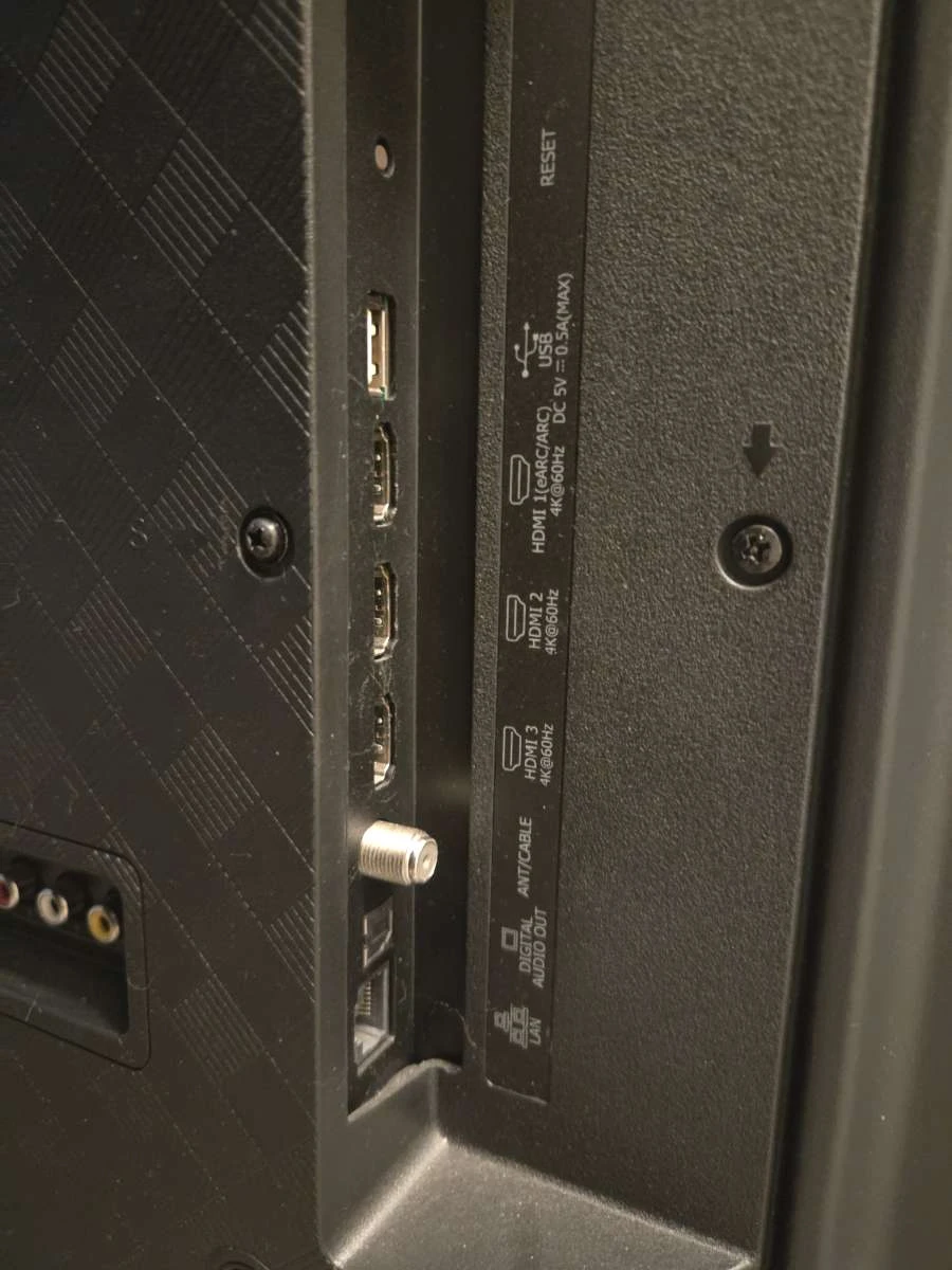 Smart TV with broken screen and no feet - photo 4