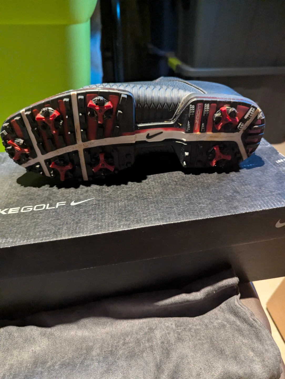 Tiger Woods 2011 2010 golf shoes - photo 2