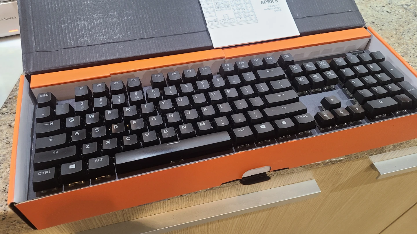 SteelSeries Apex 5 gaming keyboard - photo 2