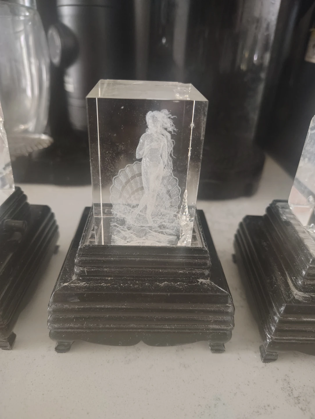 Set of 4 Crystal Etched Figurines with Bases - photo 3
