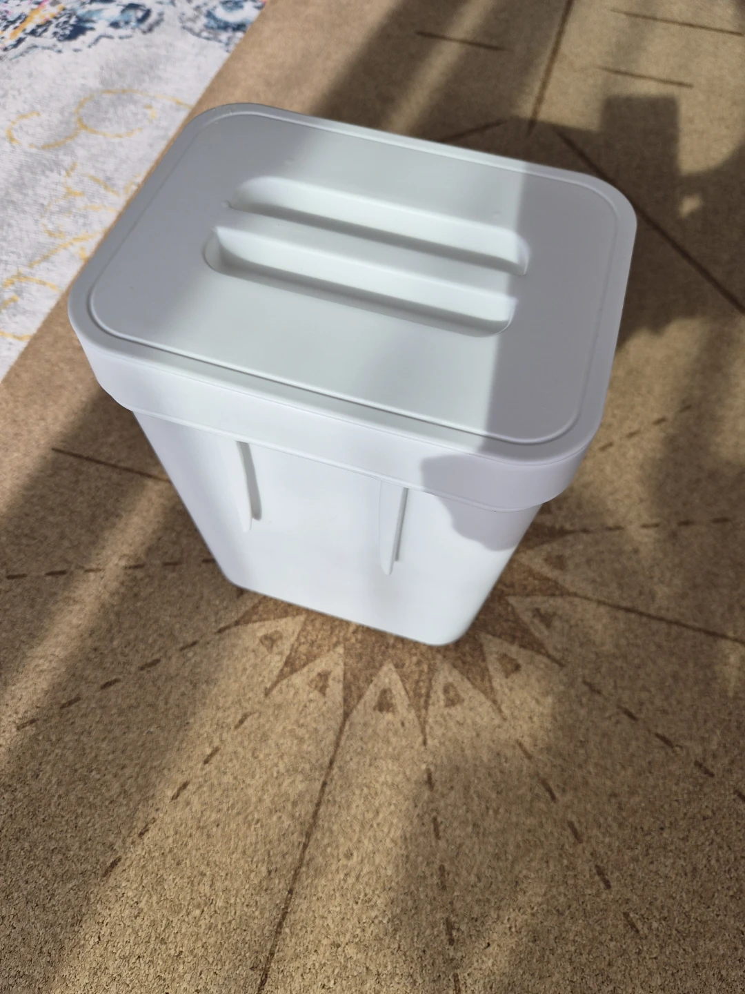 White Kitchen Compost Bin with Lid - photo 2