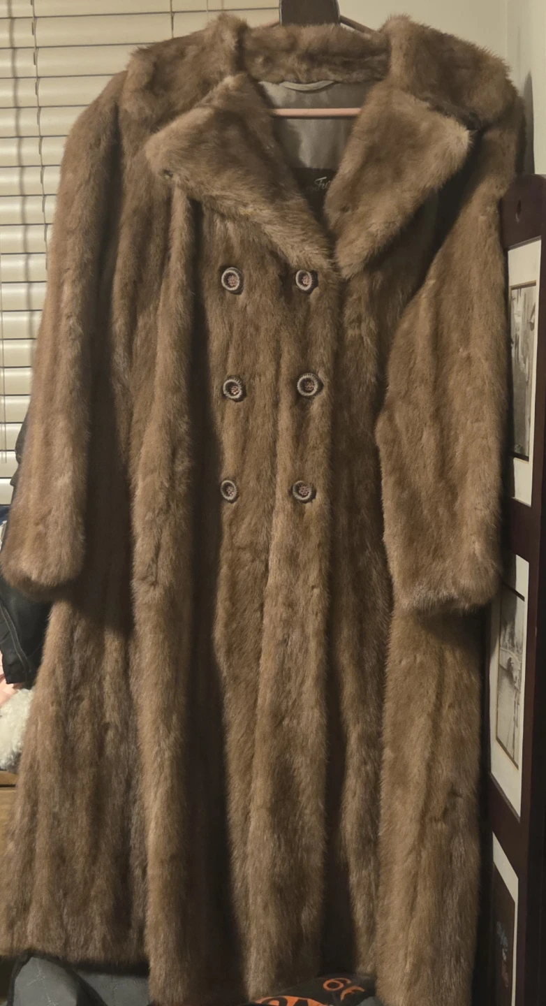 {Super Vintage Antiquity!} *Real Mink Fur* Coat >(WWII Era)<