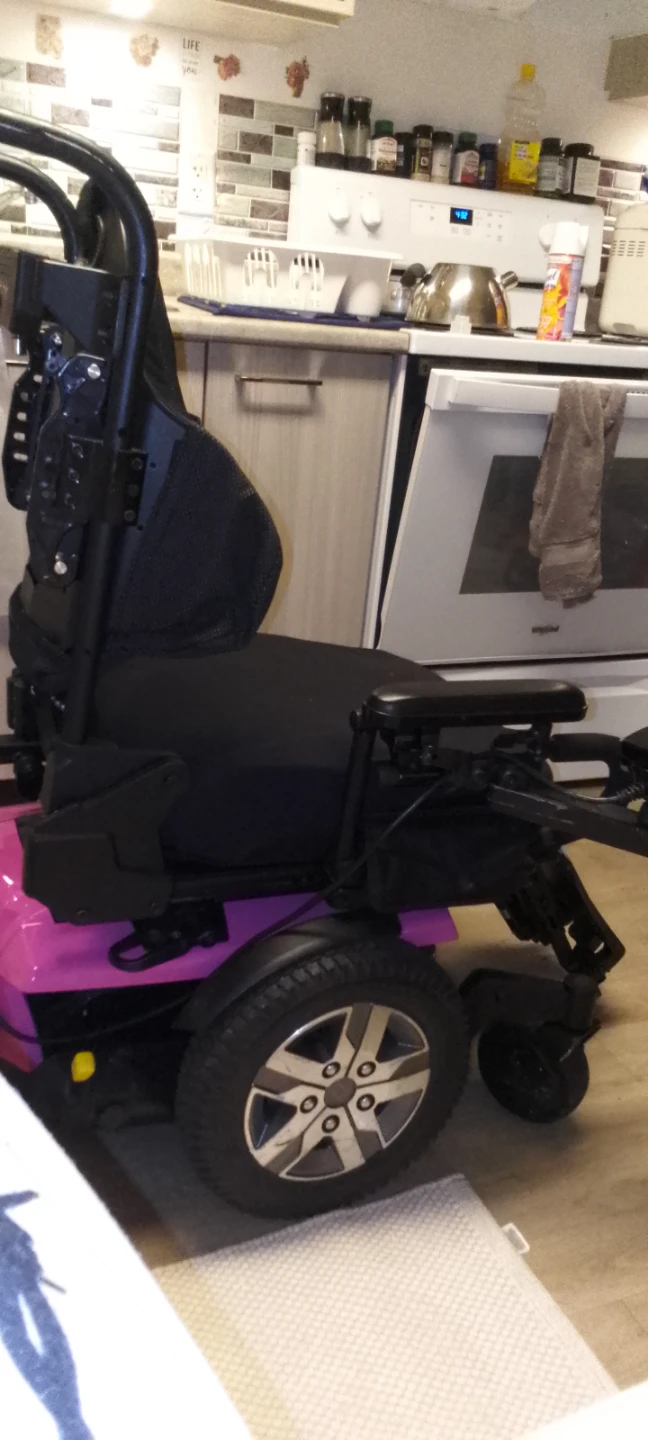 Quantum Power Wheelchair - Pink - photo 4
