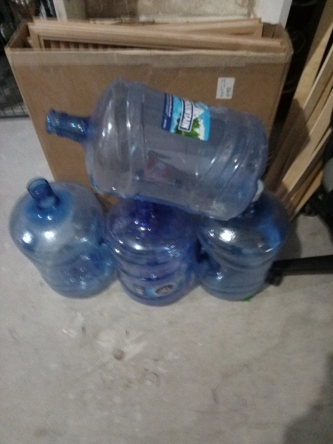 5 gallon water jug x5