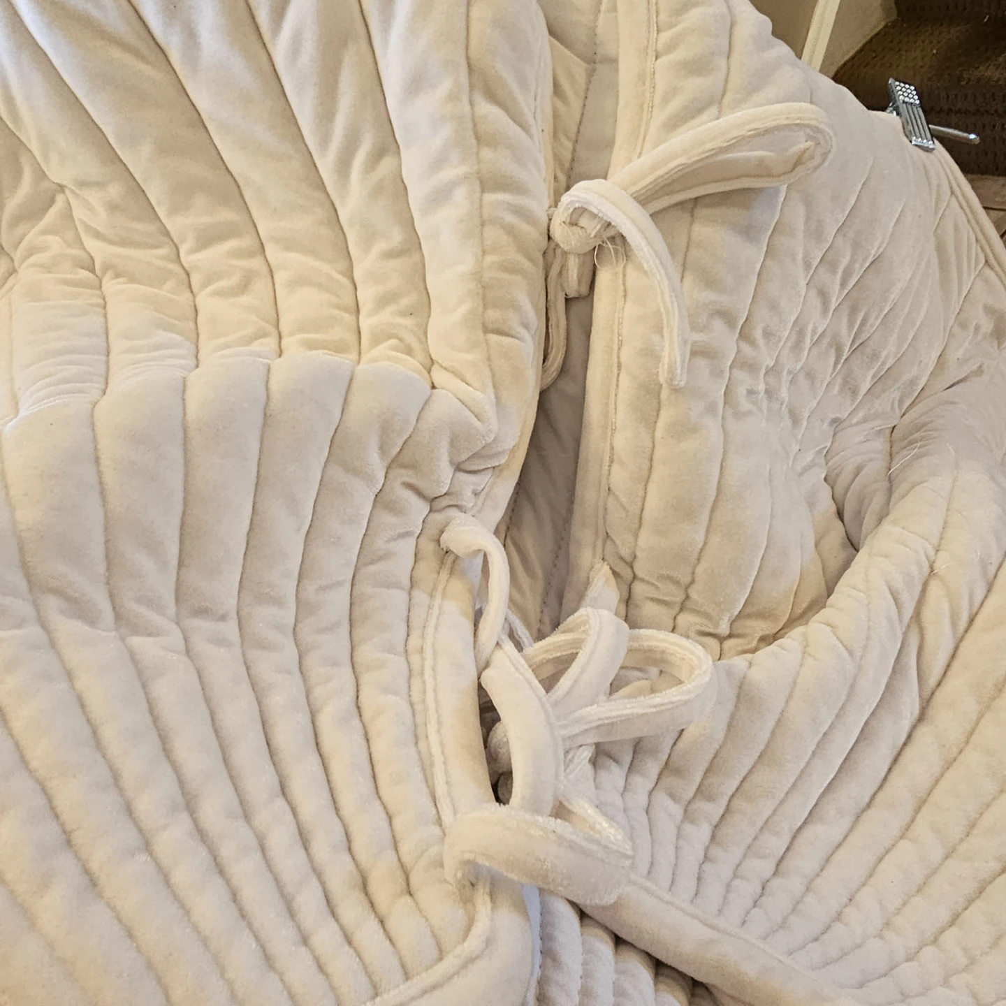 White Tahari Home Christmas Tree Skirt - photo 4