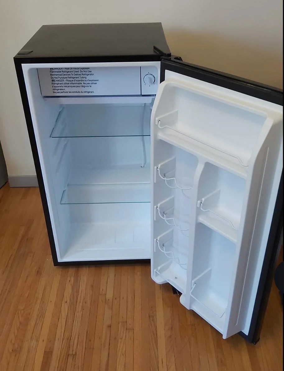 GALANZ Mini fridge