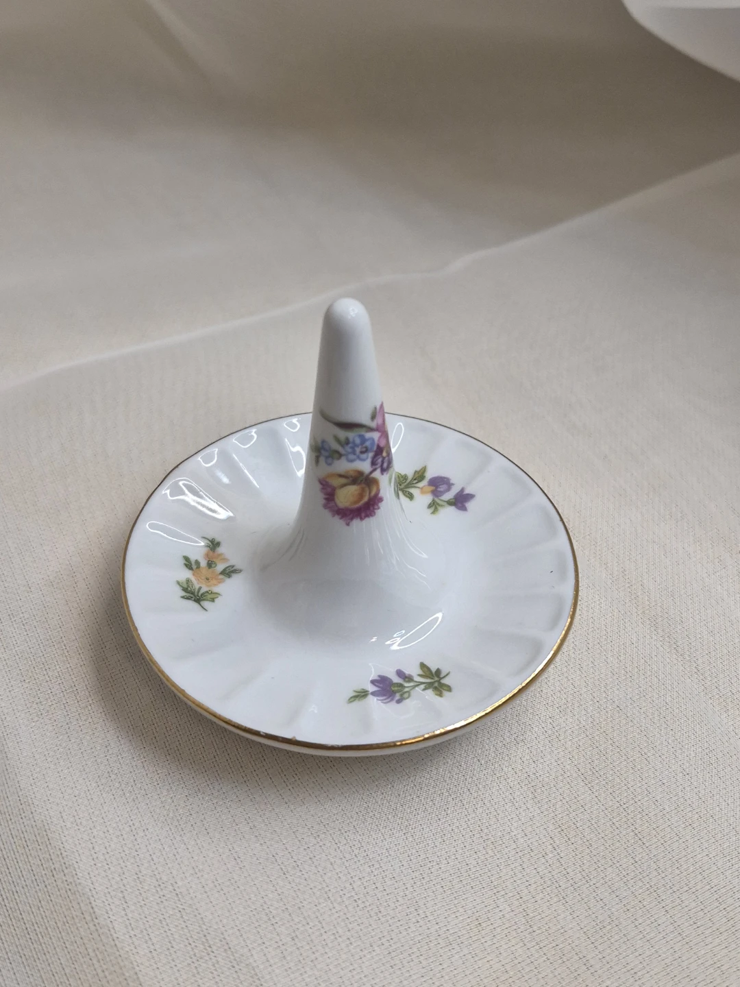 Vintage GDR Floral Porcelain Ringholder - photo 3
