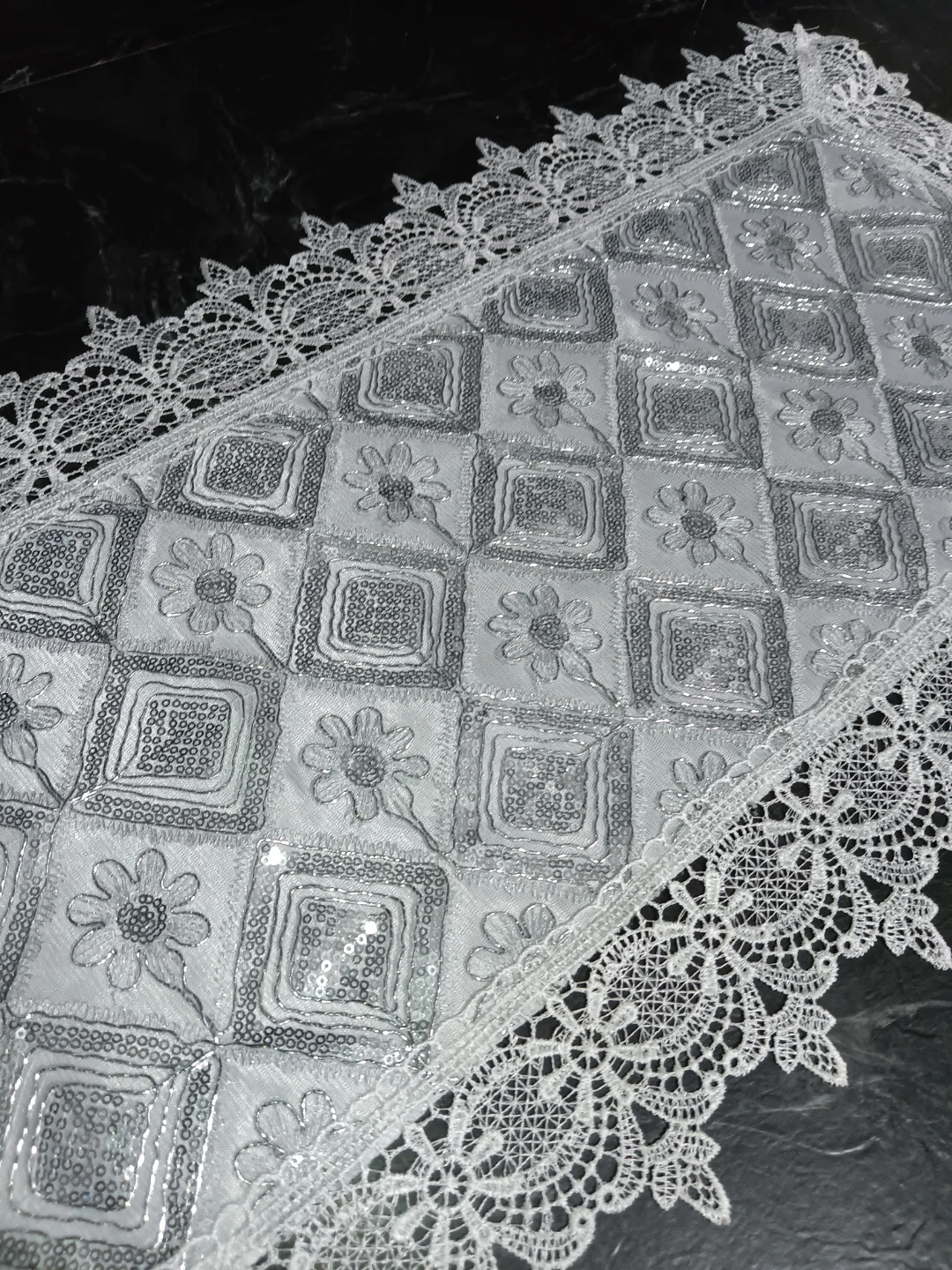 White and Silver Lace Table Runner - photo 3