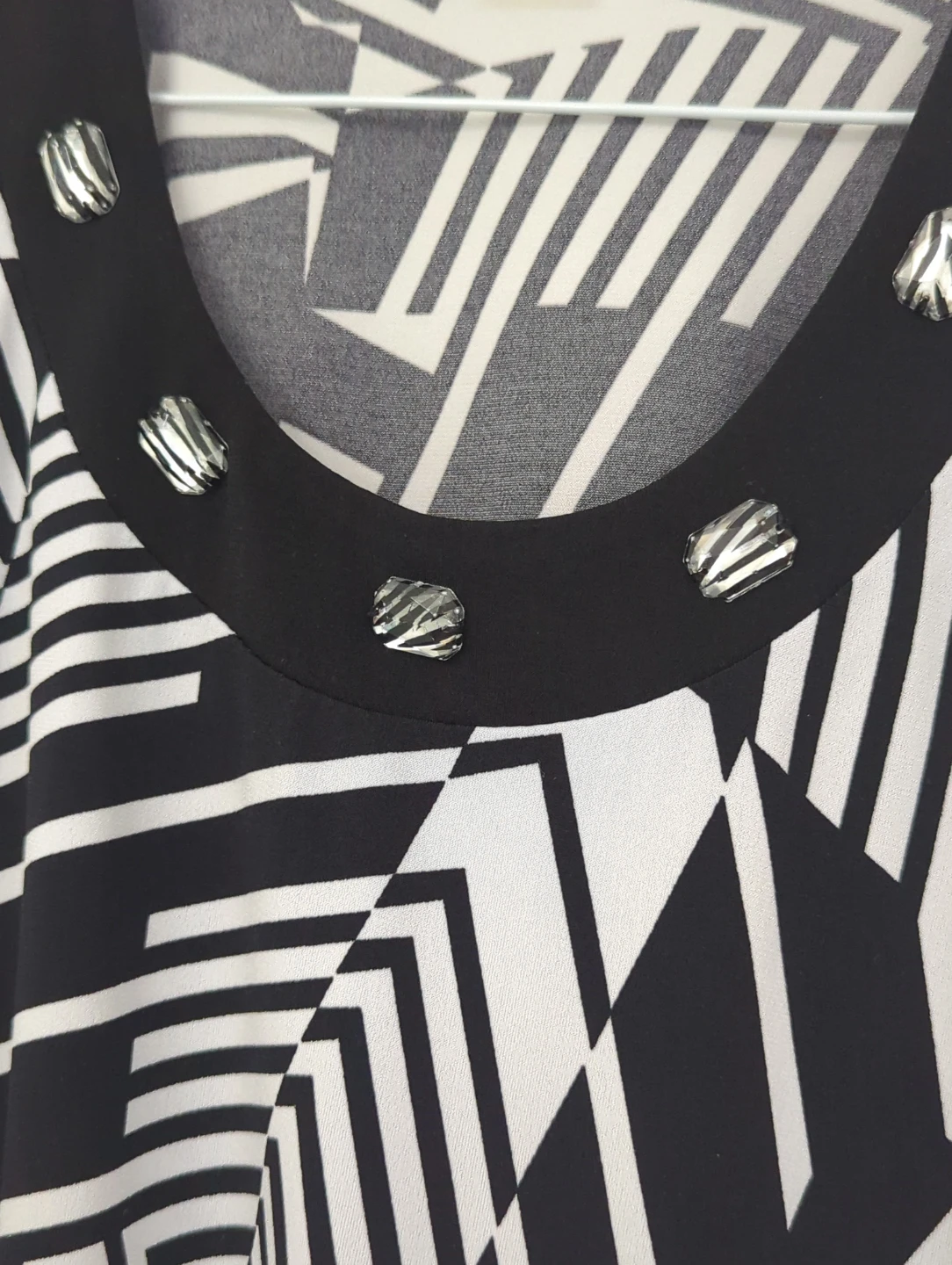 Tanjay Petites Sleeveless Black & White Geometric Top - PS/P - photo 3