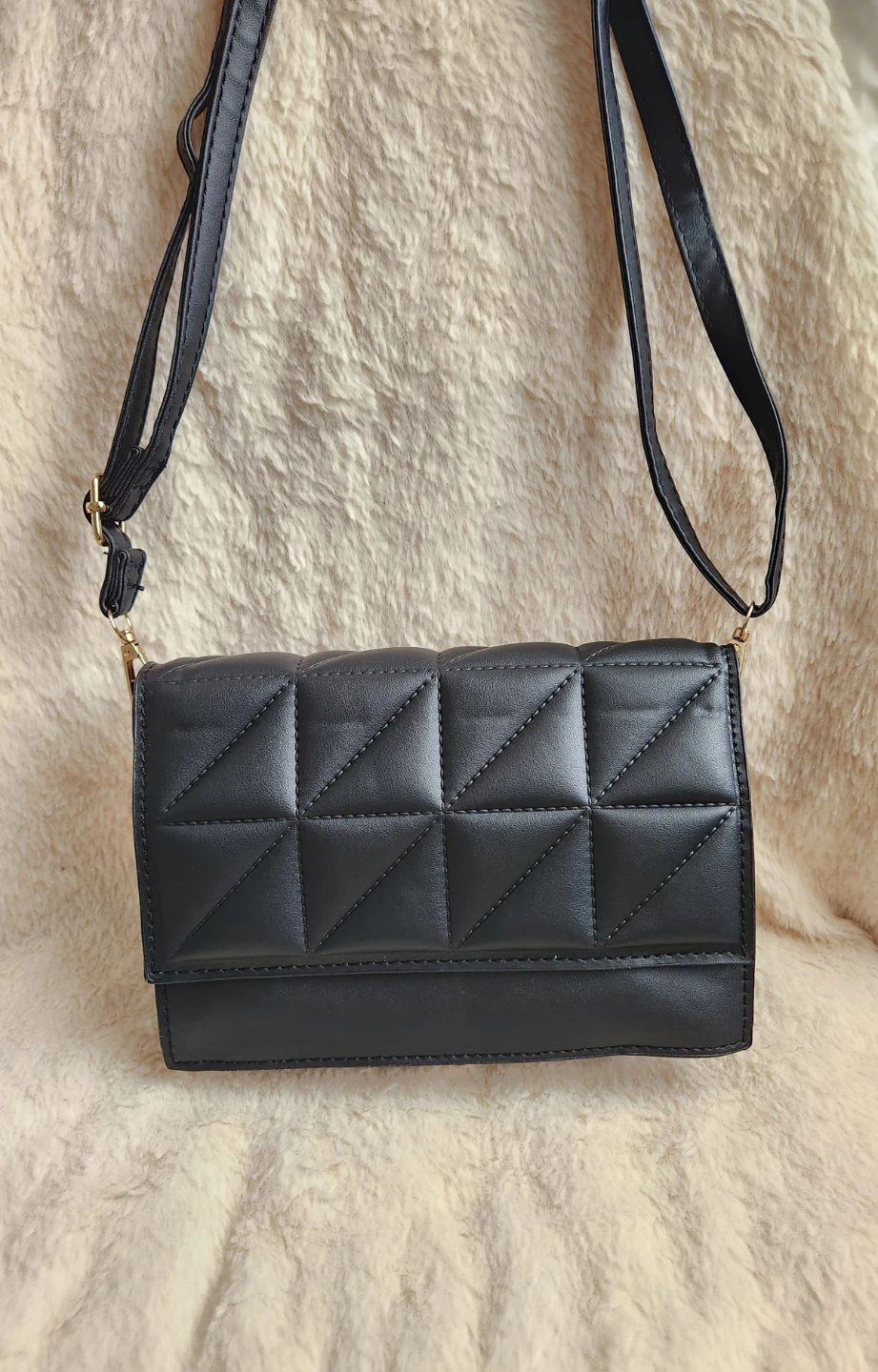 Stylish black handbag🌸
