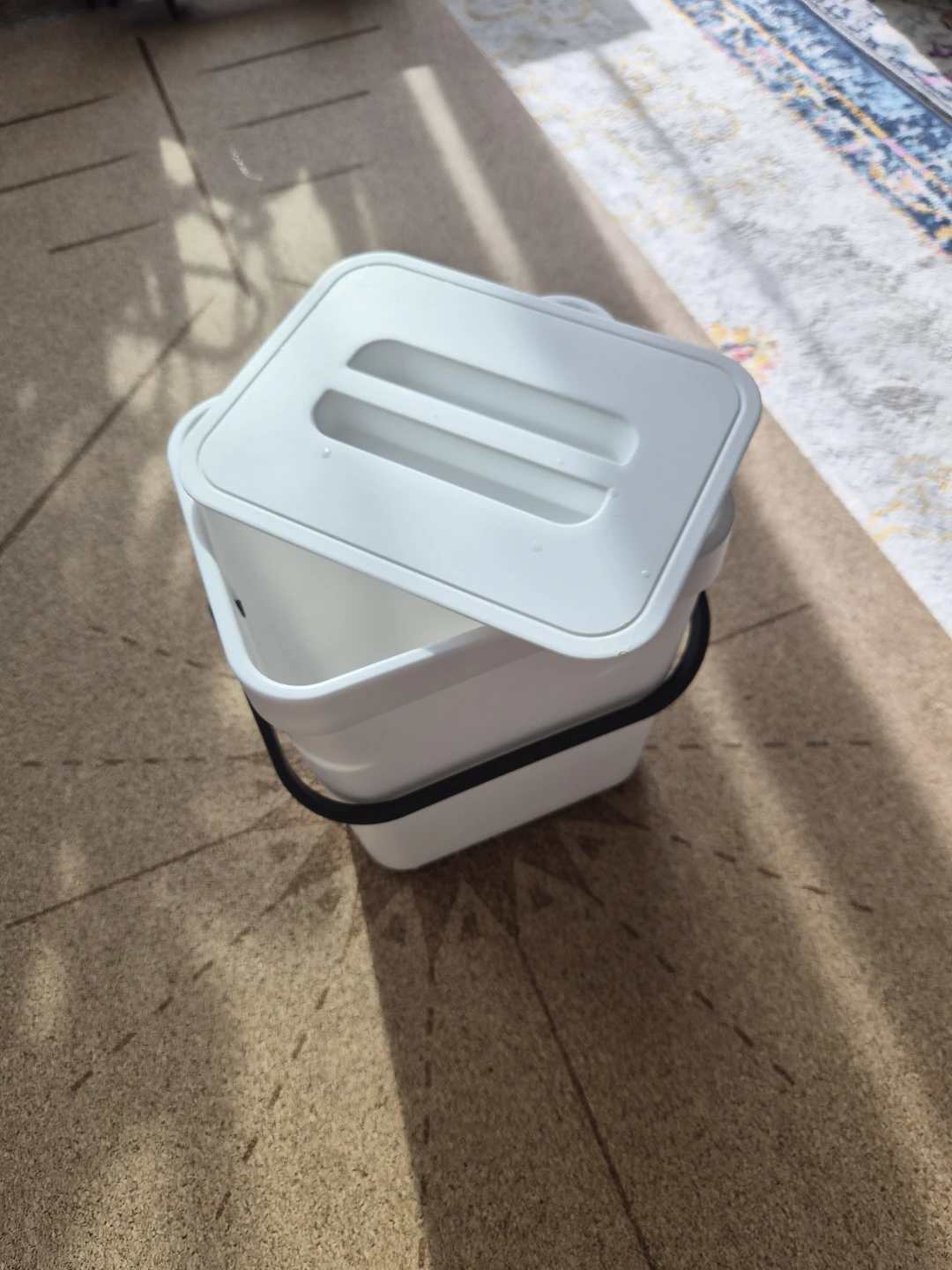 White Kitchen Compost Bin with Lid