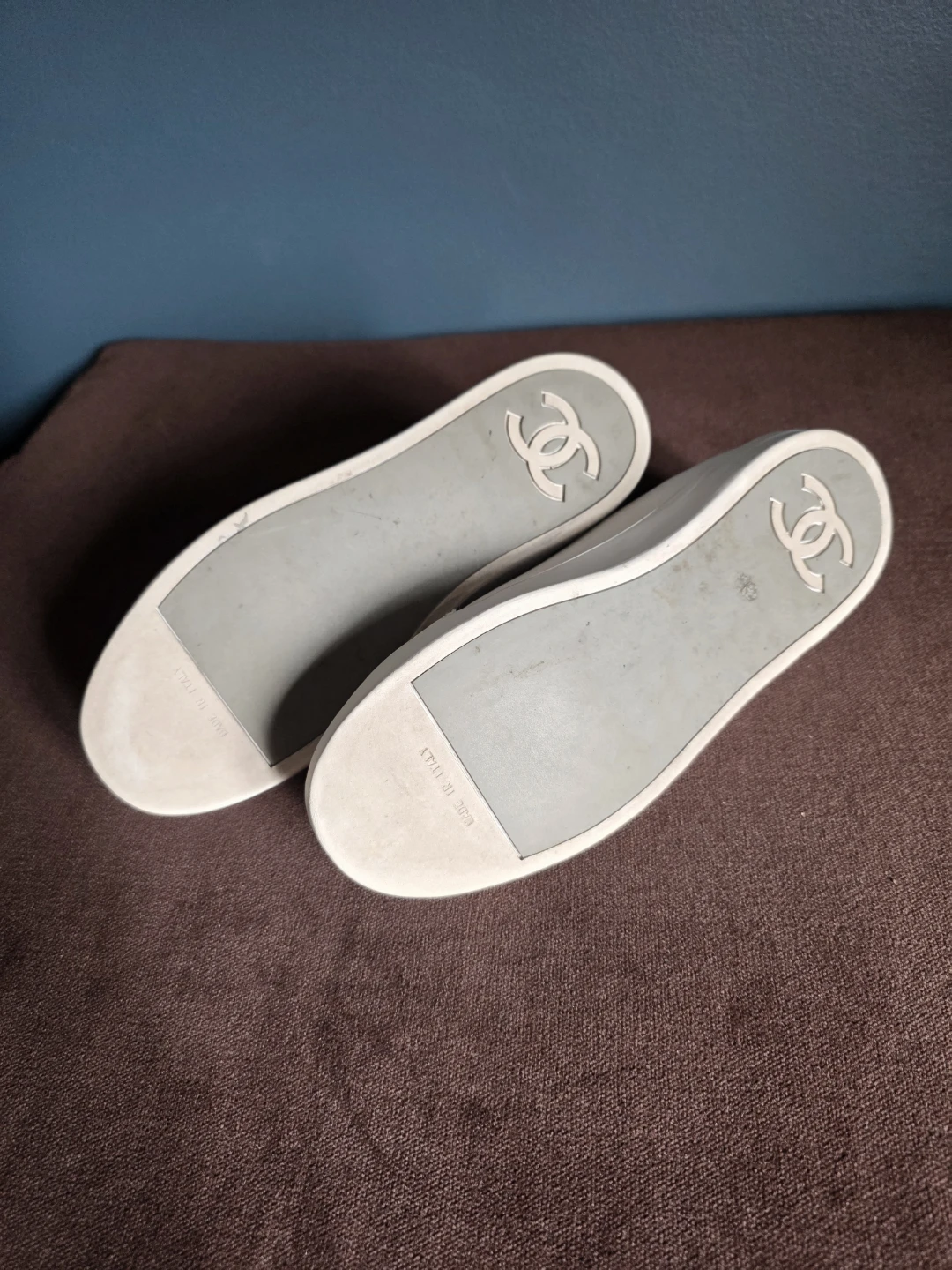 Chanel White Leather CC Logo Sneakers - photo 5