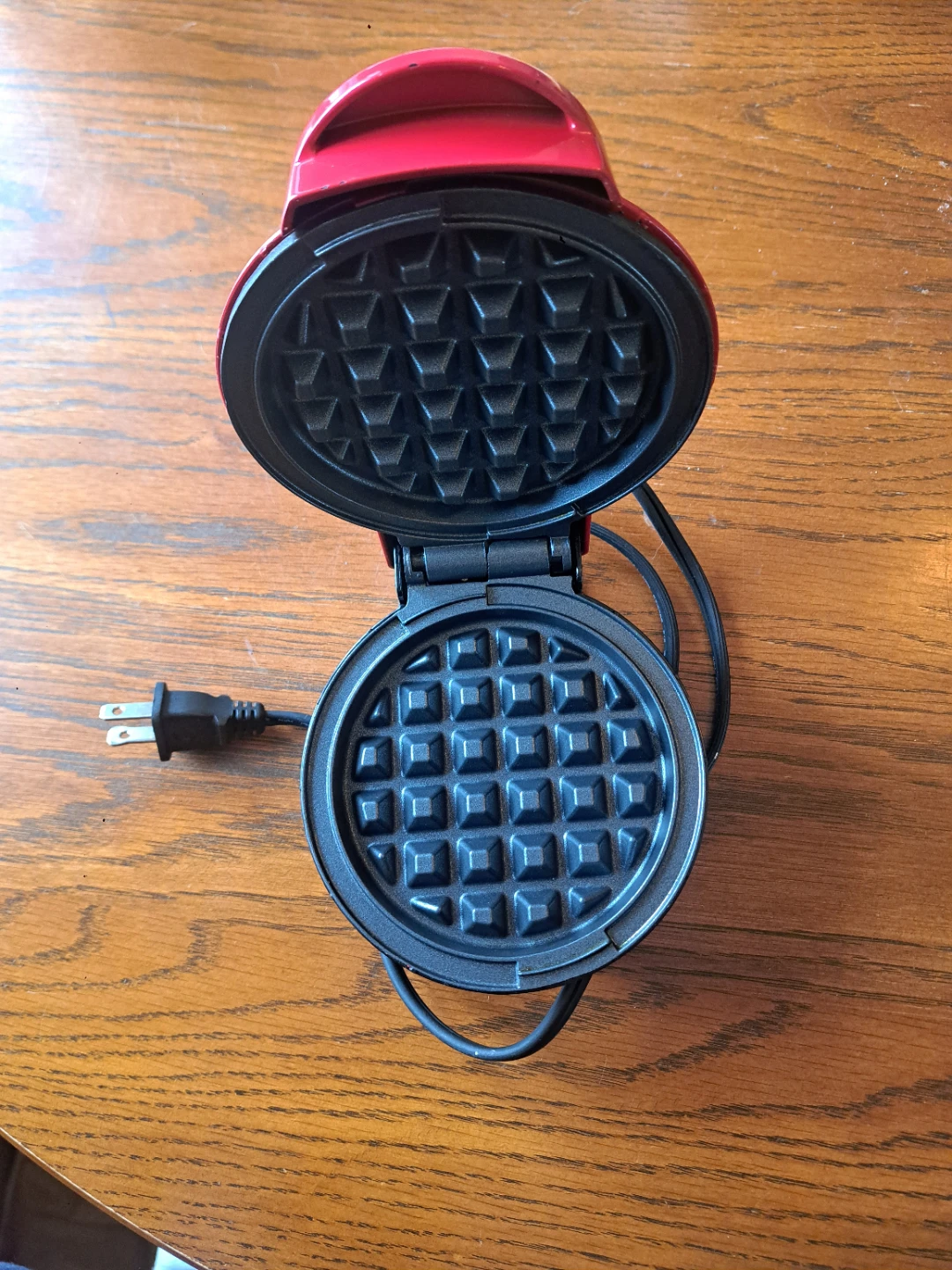 Dash Red Mini Waffle Maker - photo 2
