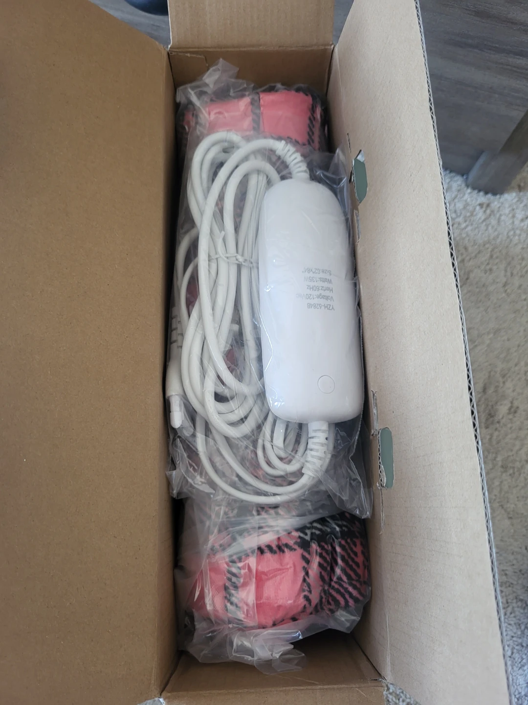 Pink plaid heated blanket (New sealed) - photo 3
