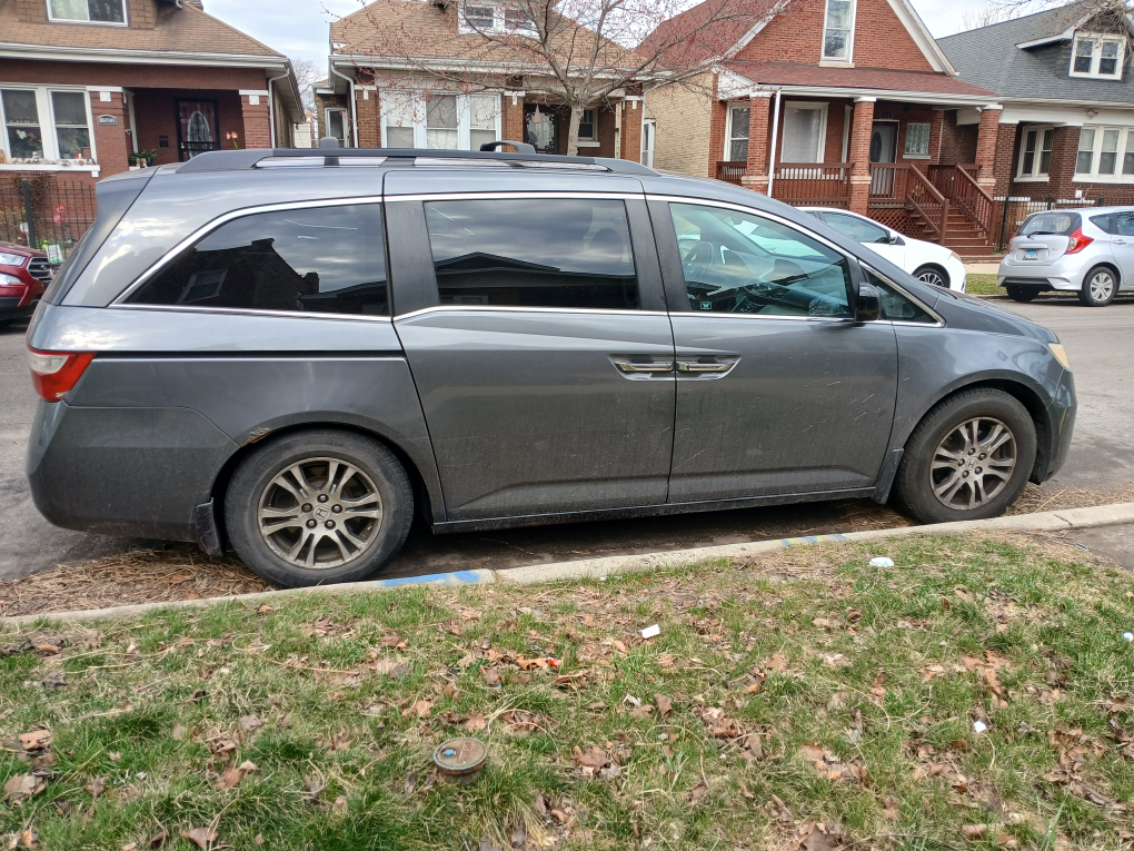 Gray Honda Odyssey Minivan 2012 Gray - photo 4