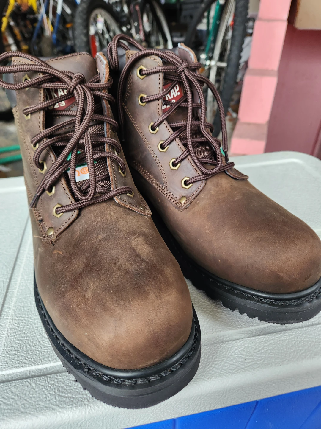 Men's safety shoes, new size 10