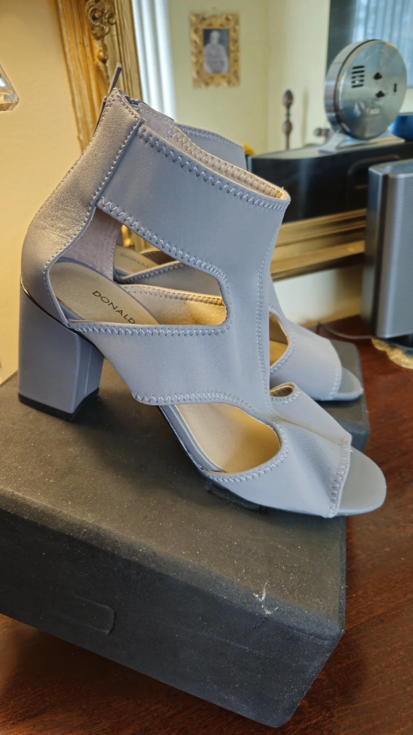 Donald Pliner Grey Heeled Sandals - photo 2