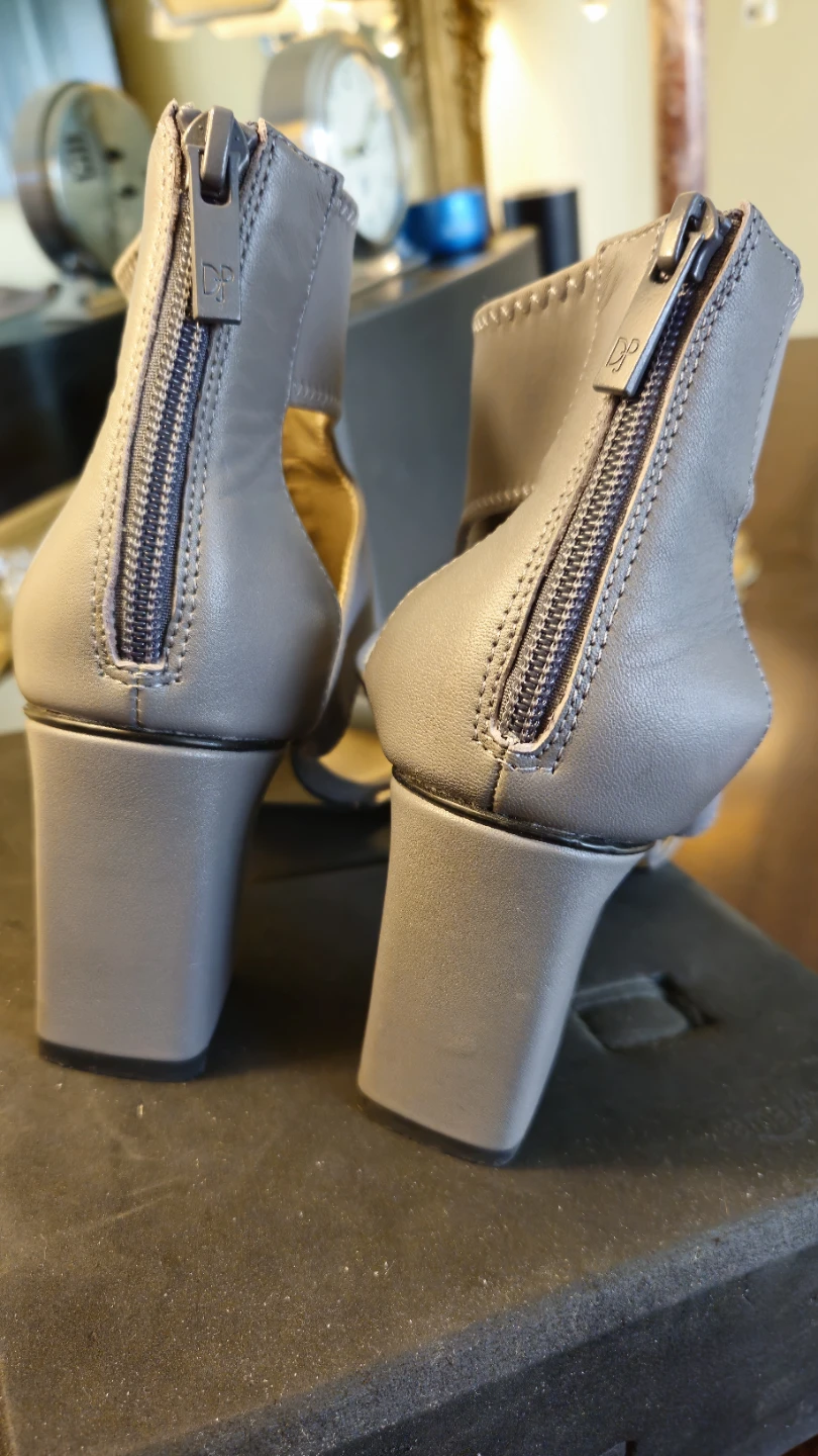 Donald Pliner Grey Heeled Sandals - photo 3