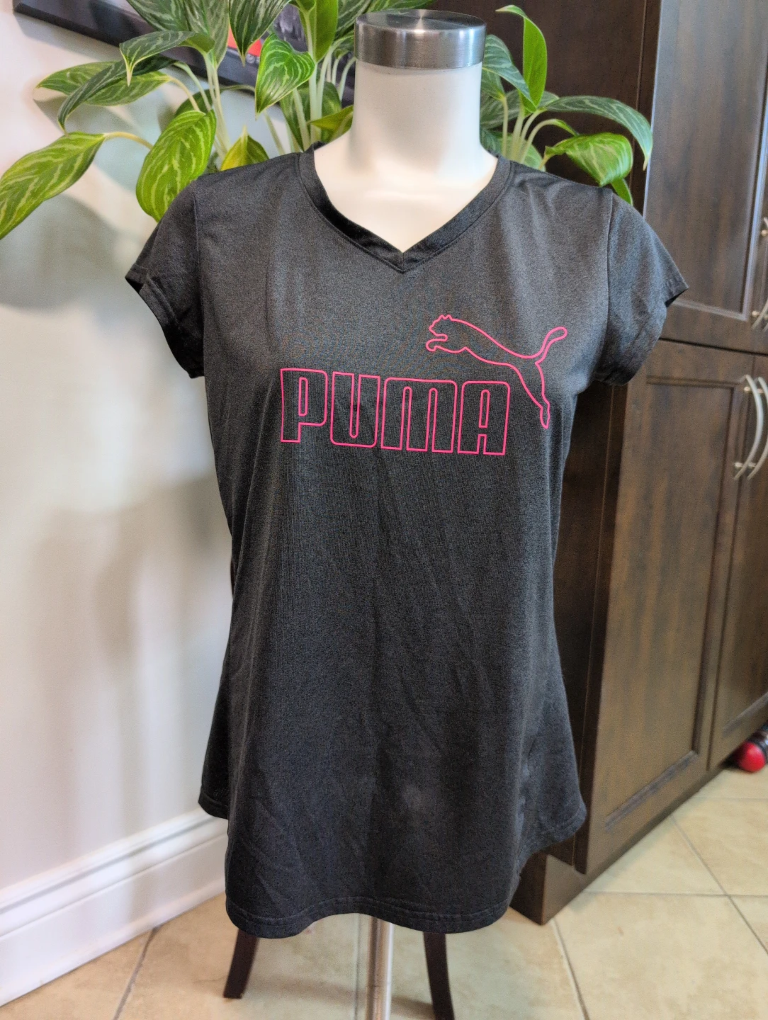 Puma Women's Grey V-Neck T-Shirt Size M