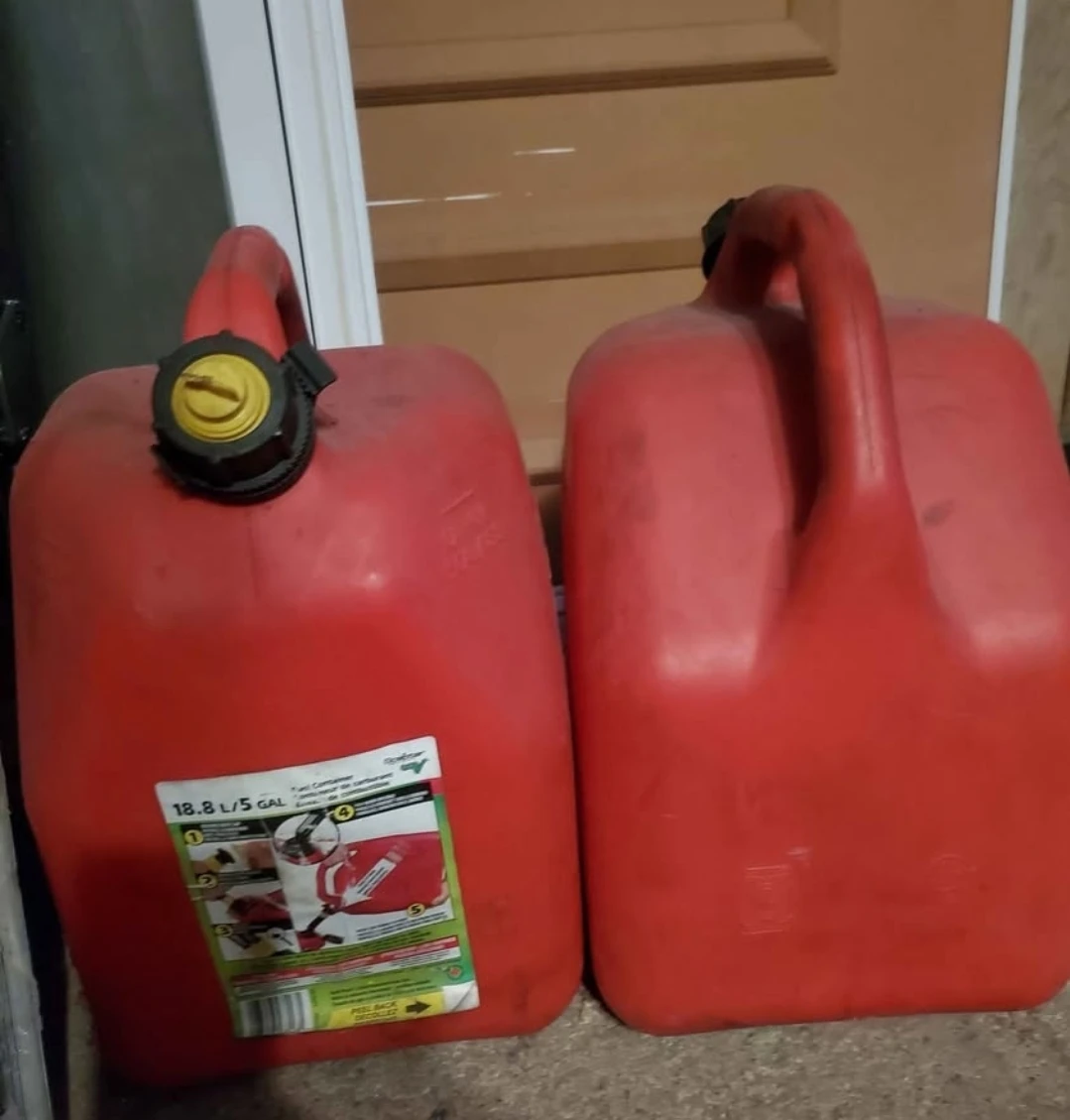 Heavy-duty 5-gallon fuel tank