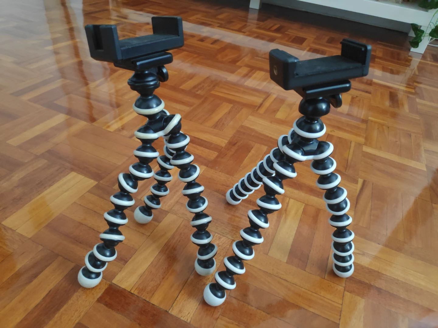 2 Flexible Tripods for Smartphones - photo 2