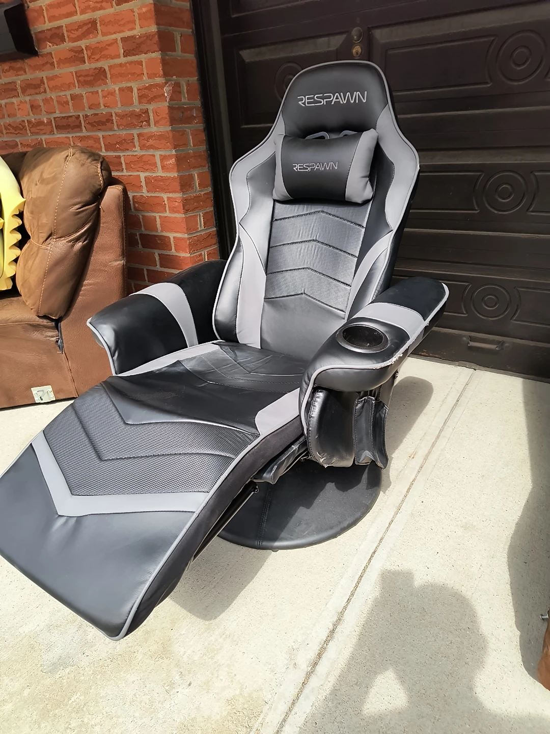 RESPAWN Racing Style Gaming Chair with Cup Holder - photo 4