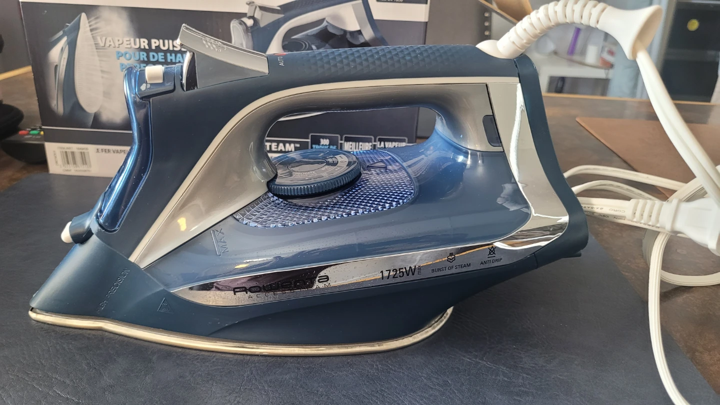 Rowenta DW23 AccessSteam Iron 1725 Watts - photo 3