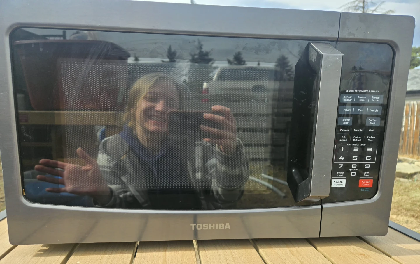 Toshiba Sensor Microwave with Presets - photo 5